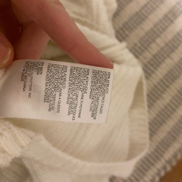 Urban Outfitters Knit Sweater - Picture 4 of 4